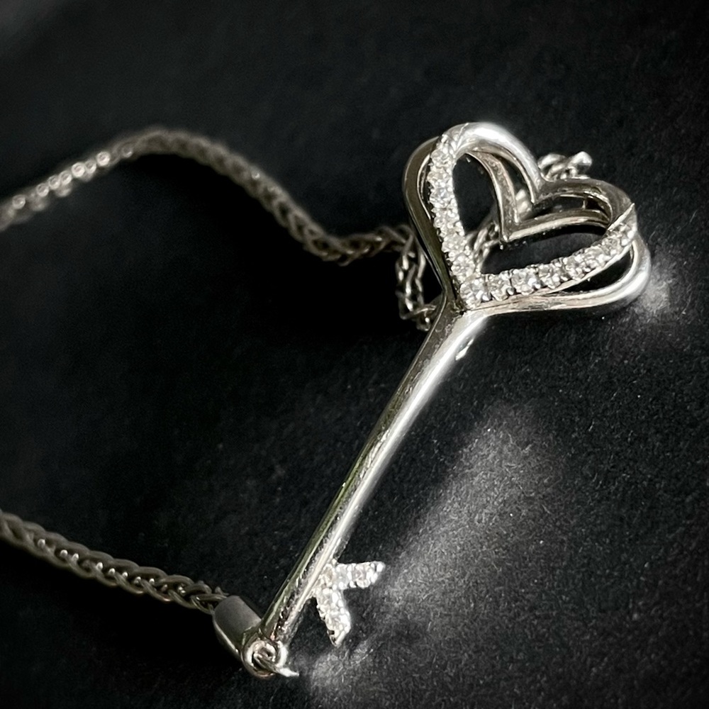 Vera Wang Love Key Heart Bracelet